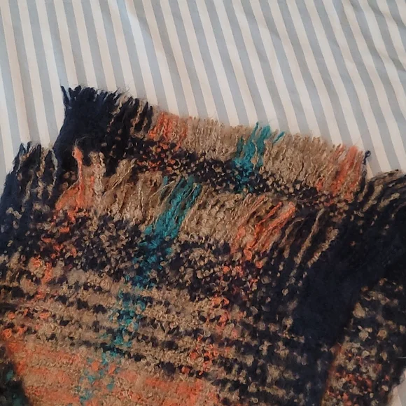 Gorgeous shawl xtra large scarf NWOT - Picture 2 of 3